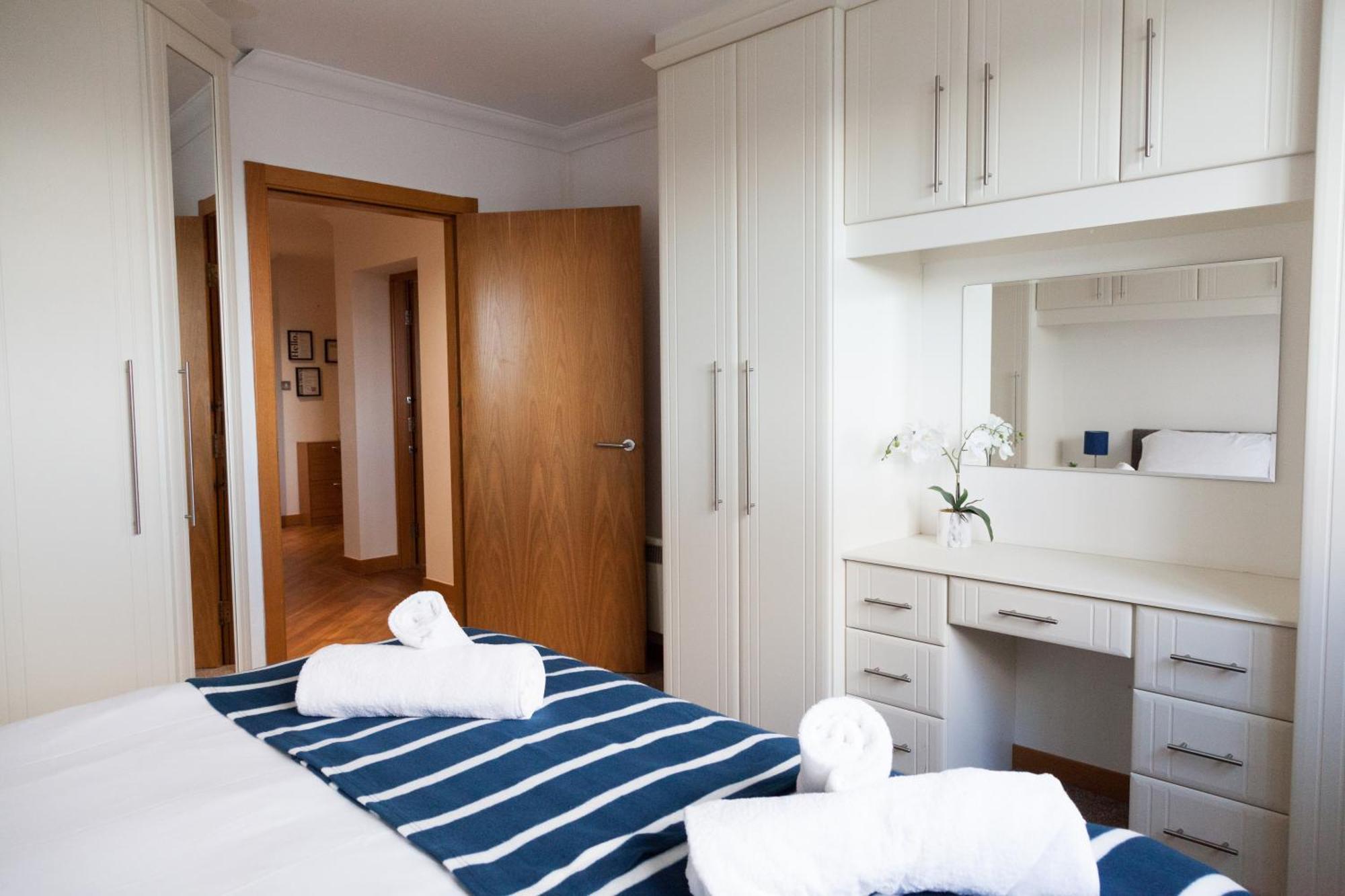 Weekly & Monthly Stays In Penthouse For Contractors Or Leisure Single Or Superking Beds Available Birkenhead Exteriör bild