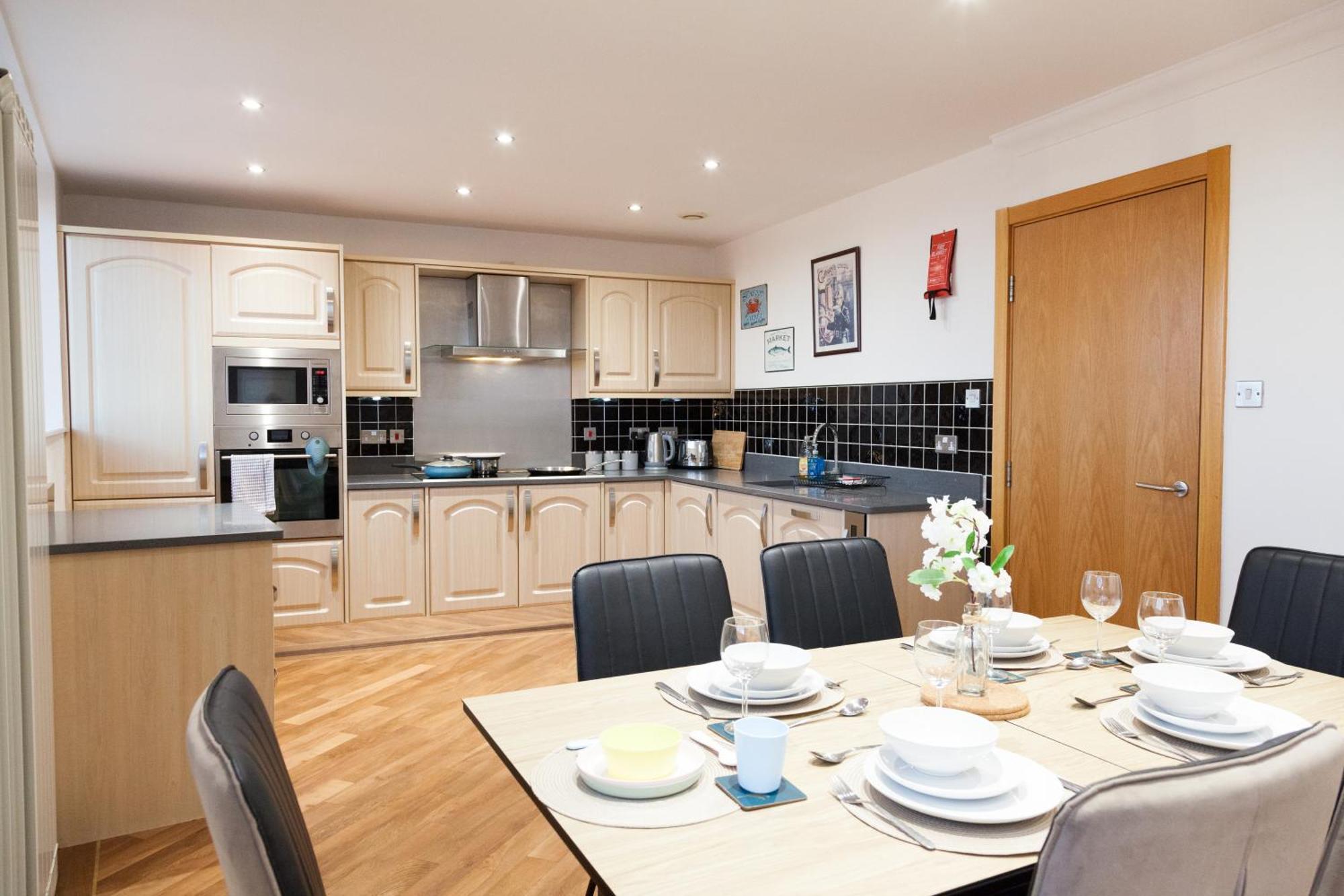 Weekly & Monthly Stays In Penthouse For Contractors Or Leisure Single Or Superking Beds Available Birkenhead Exteriör bild